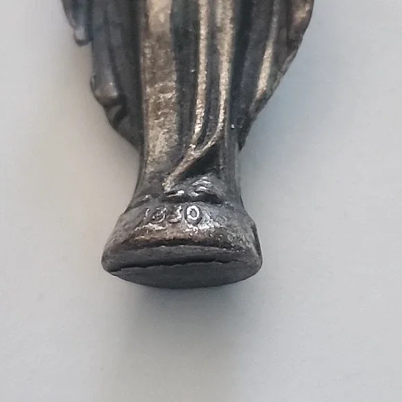Vintage miniature statue depicting the Virgin Mary 1330 Pocket Statue - Picture 3 of 6